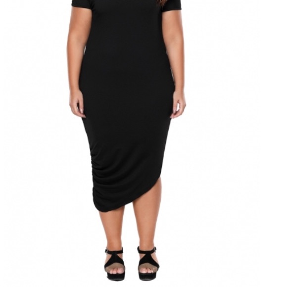 Black Short Sleeve Asymmetrical Plus Size Dress - Picture 2 of 4